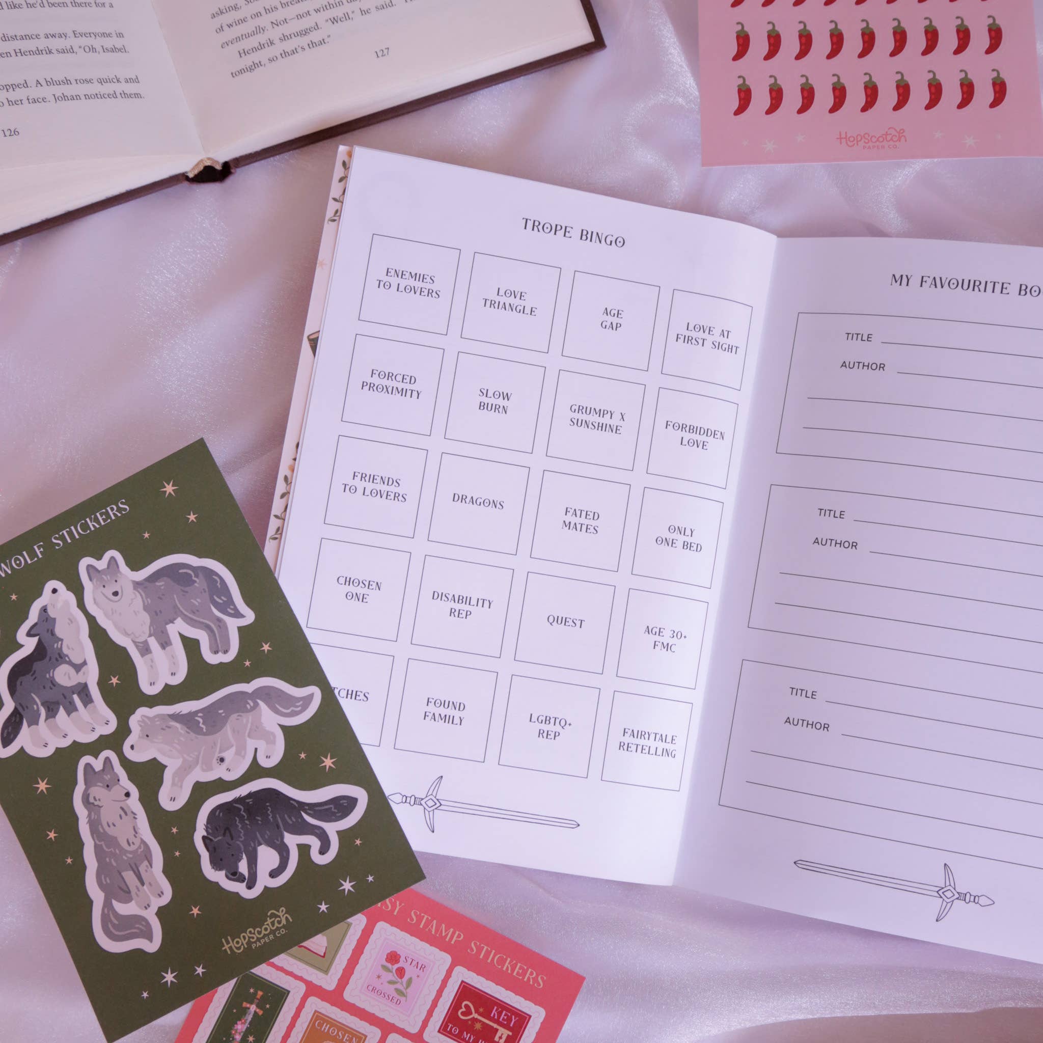 Romantasy Reading Journal – Literary 50 Book Review Notebook - Image 8